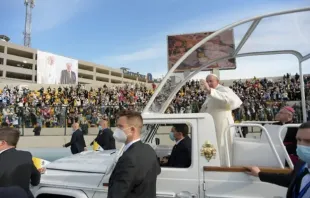 البابا فرنسيس يحتفل بالقداس في ملعب فرانسو حريري في أربيل ، العراق ، 7 مارس 2021. Vatican Media