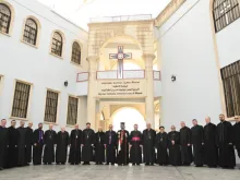 المشاركون في المجمع الكهنوتيّ الأوّل لكهنة أبرشيّة الموصل وتوابعها للسريان الكاثوليك، بغديدا-العراق