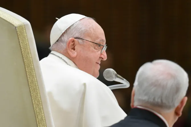 البابا فرنسيس صباح اليوم في خلال المقابلة العامّة الأسبوعيّة في قاعة بولس السادس-الفاتيكان