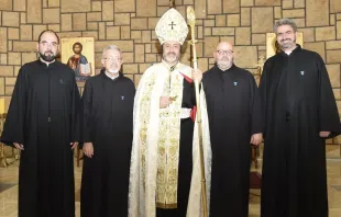 الأباتي جوزف بو رعد متوسّطًا الآباء المدبّرين العامّين المنتخَبين Provided by: Ordre Antonin Maronite