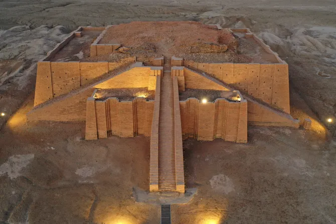 الزقورة، مدينة أور الأثريّة