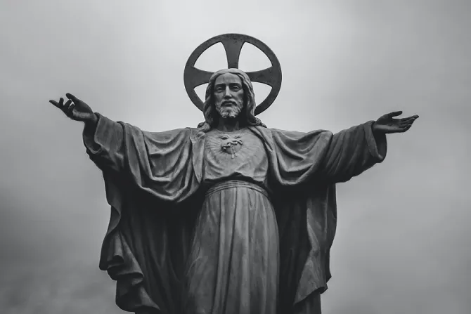 يسوع المسيح-تمثال