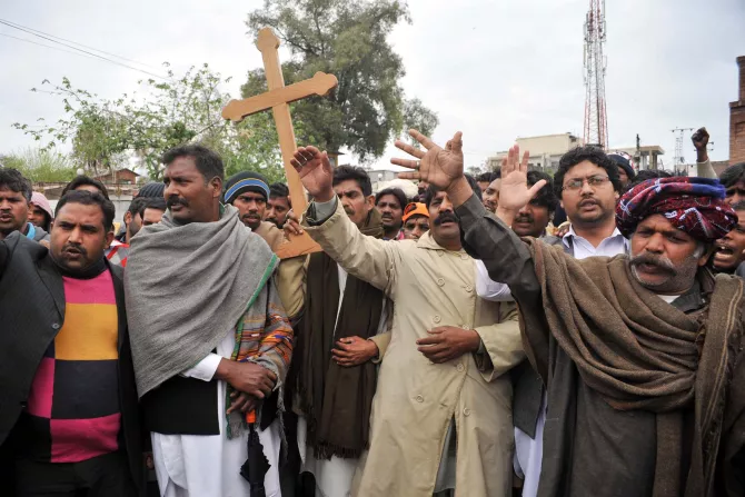 تظاهرات قام بها مسيحيّون كاثوليك في باكستان على خلفيّة استهداف الكنائس في العام 2015
