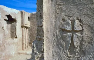 آثار كنيسة نسطوريّة من القرن الرابع الميلاديّ في شبه الجزيرة العربيّة مصدر الصورة: صفحة التَّارِيْخُ البَحْرَانيّ في فيسبوك