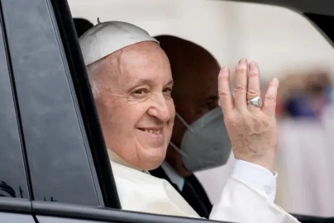 البابا فرنسيس في المقابلة العامّة في ساحة القديس بطرس في 20 نيسان 2022.