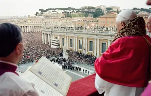 بنديكتوس السادس عشر يوم انتخابه بابا في العام 2005 Provided by Vatican Media