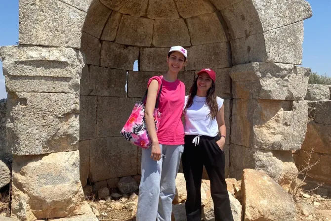 من محطّات رحلة الطبيب نبيل أنطاكي وأصدقائه إلى القرى المنسيّة-براد