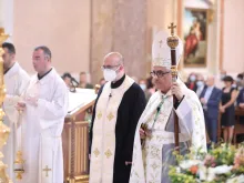 رئيس أساقفة بيروت للموارنة المطران بولس عبد الساتر يحتفل بأحد القيامة