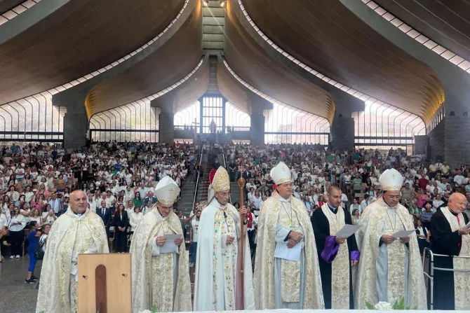 الراعي يترأّس قدّاس عيد تجديد تكريس لبنان والشرق لقلب يسوع الأقدس ولقلب مريم الطاهر في بازيليك سيّدة لبنان-حريصا