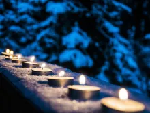 شموع مضاءة في الأعياد