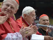 البابا بنديكتوس في اللقاء العالمي للعائلات في ميلانو عام 2012