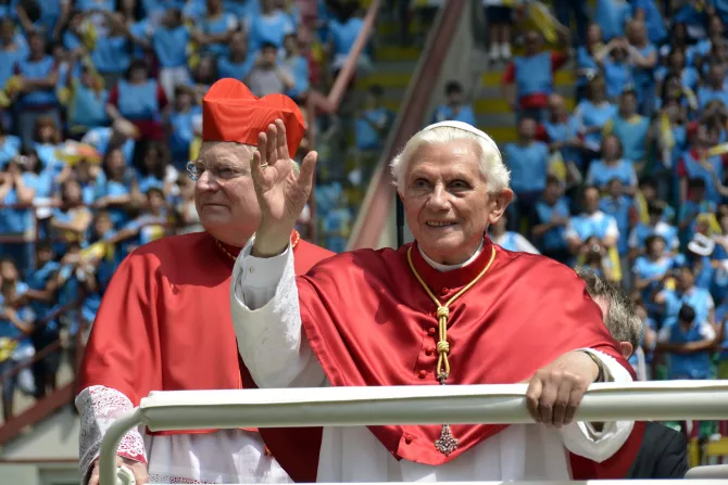 البابا بنديكتوس في اللقاء العالمي للعائلات، ميلانو عام 2012