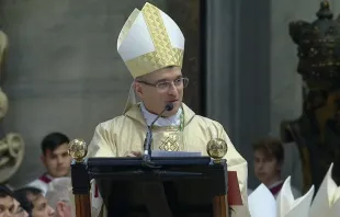 المطران كريستوف القسيس في رسامته الأسقفيّة في بازيليك القديس بطرس بالفاتيكان Provided by: Vatican Media