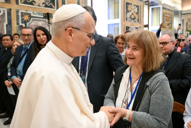 البابا لاوون الرابع عشر يلتقي المشاركين في المؤتمر الدوليّ الثاني لرعويّة المسنّين في القصر الرسولي الفاتيكانيّ اليوم