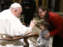 البابا يلتقي متطوّعي جمعيّة «أعمال تعزيز محو الأمّية في العالم»