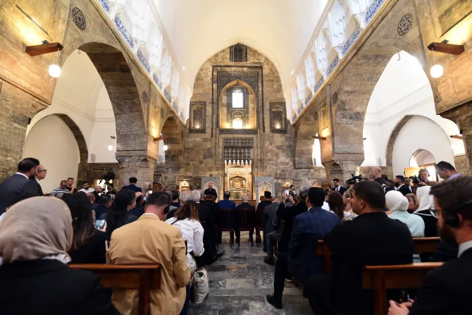 جانب من الاحتفال الرسميّ بافتتاح كنيستَي الطاهرة الكلدانيّة ومار توما للسريان الأرثوذكس في الموصل، العراق