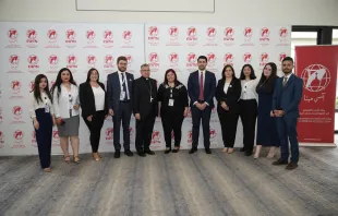 المطران وردة مع فريق عمل «آسي مينا» Provided by: ACI MENA