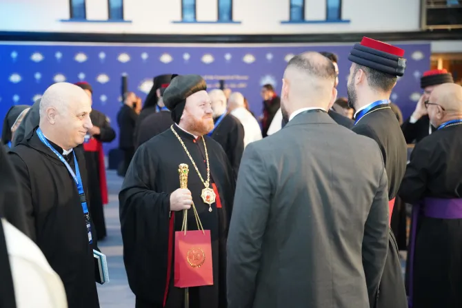 جانبٌ من أعمال مؤتمر كنيسة المشرق الآشوريّة احتفالًا بالـذكرى الـ1700 لانعقاد مَجْمَع نيقيا