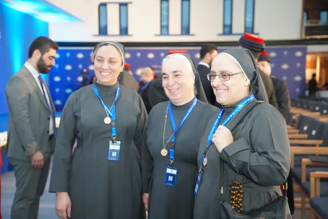 جانبٌ من أعمال مؤتمر كنيسة المشرق الآشوريّة احتفالًا بالـذكرى الـ1700 لانعقاد مَجْمَع نيقيا