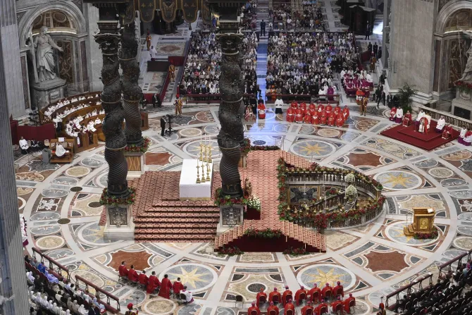 البابا فرنسيس يترأس القداس الإلهي في بازيليك القديس بطرس الفاتيكانيّة بمناسبة عيد القديسَيْن بطرس وبولس-3