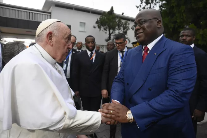 البابا فرنسيس يلتقي الرئيس الكونغولي فيليكس تشيسكيدي في كينشاسا، عاصمة الكونغو الديمقراطيّة-2