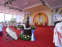 البابا فرنسيس يترأس القداس الإلهي في مطار ندولو بكينشاسا، عاصمة الكونغو الديمقراطيّة