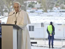 البابا فرنسيس في مركز للاجئين باليونان عام 2021
