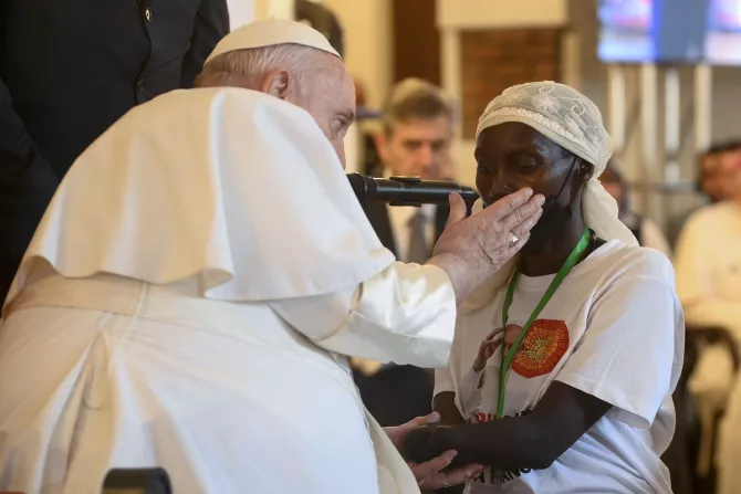 البابا فرنسيس يلتقي ضحايا العنف في الكونغو الديمقراطيّة-3