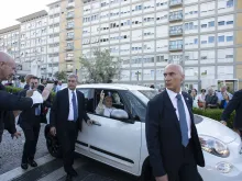 البابا فرنسيس يغادر مستشفى جيميلّي الجامعي