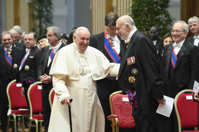 البابا فرنسيس يلتقي اليوم أعضاء السلك الدبلوماسي المعتمد لدى الكرسي الرسولي في الفاتيكان-2