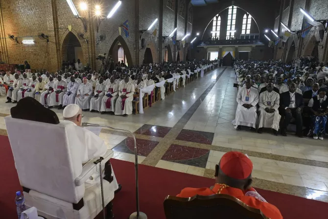 البابا فرنسيس يلتقي الإكليروس والمكرّسين في كاتدرائيّة سيّدة الكونغو بكينشاسا، عاصمة الكونغو الديمقراطيّة-3