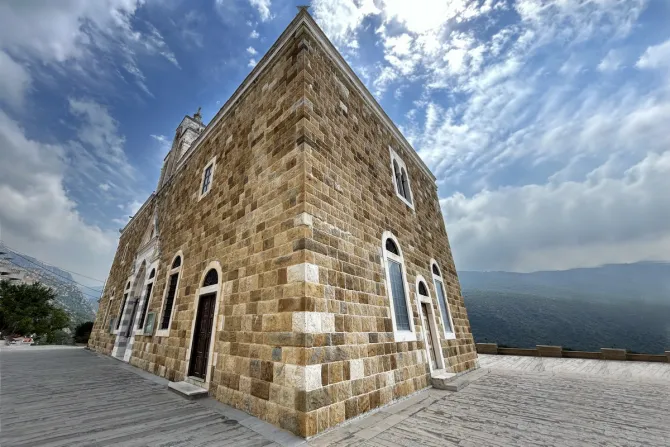 كنيسة مار ميخائيل في بلدة سرعل اللبنانيّة