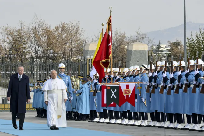 جانب من الاستقبال الرسميّ للبابا لاوون الرابع عشر في القصر الرئاسيّ التركيّ
