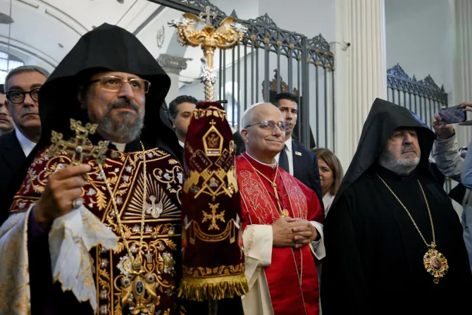 البابا لاوون الرابع عشر يشارك في صلاة مع الكنيسة الأرمنيّة الرسوليّة في بطريركيّة الأرمن-إسطنبول