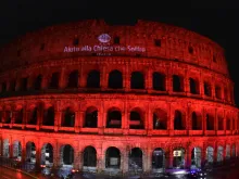 مئات الكنائس والمباني في أكثر من مئة دولة ستُضاء باللون الأحمر