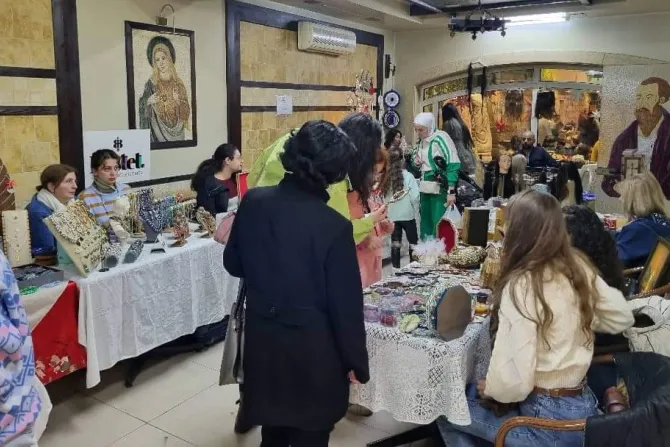 لقطات من بازار عيد الميلاد في كنيسة سيّدة دمشق