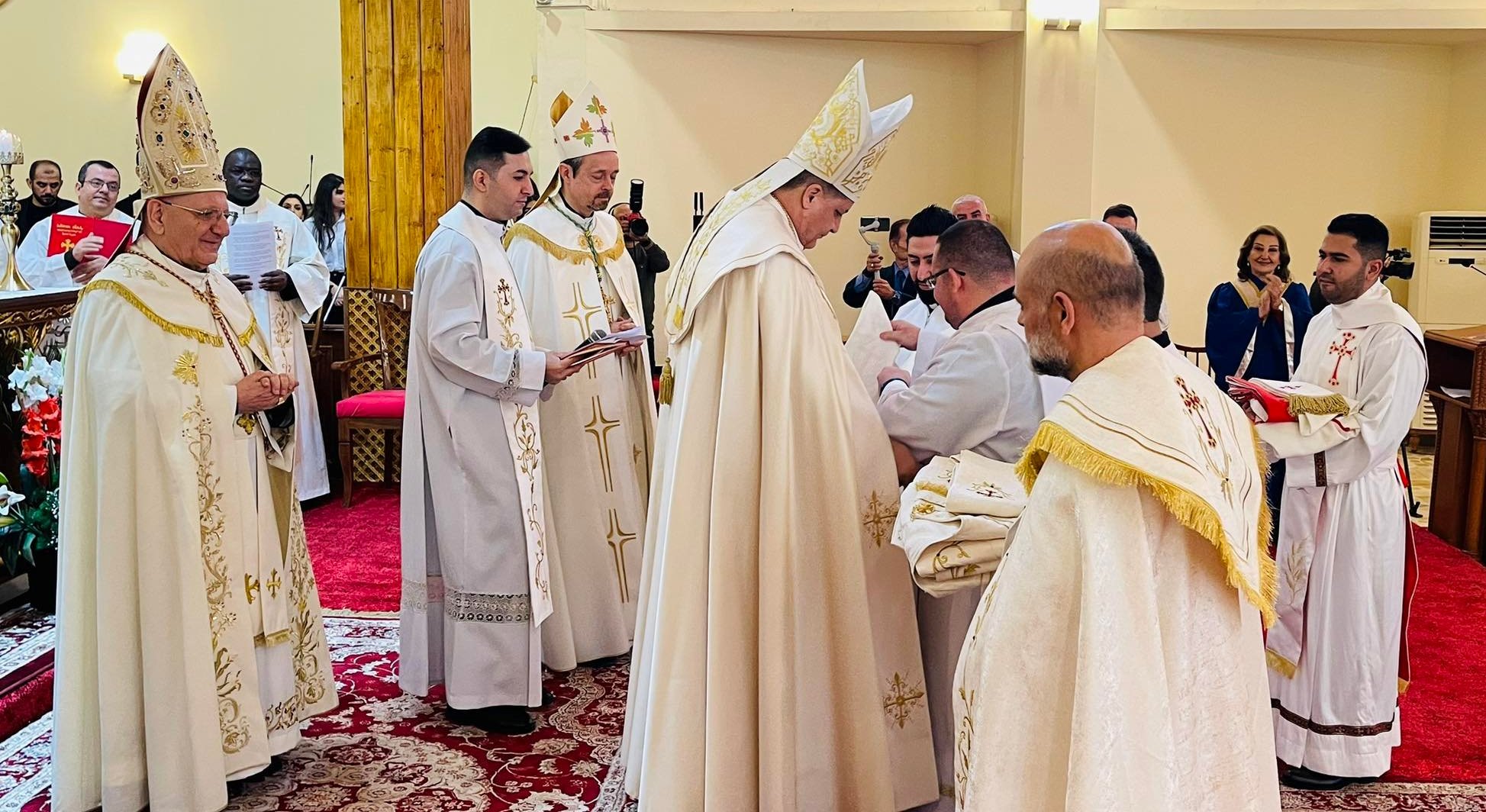 الكنيسة الكلدانيّة تحتفل برسامة ثلاثة كهنة جدد