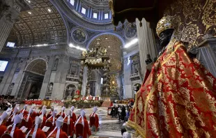 البابا لاوون الرابع عشر يترأّس الذبيحة الإلهيّة في بازيليك القدّيس بطرس-الفاتيكان بمناسبة عيد القدّيسَيْن بطرس وبولس بحضور وفد أرثوذكسيّ من بطريركيّة القسطنطينيّة مصدر الصورة: فاتيكان ميديا