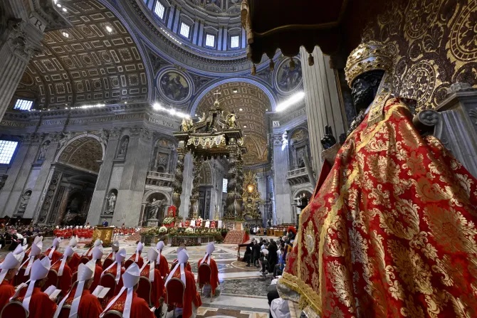 البابا لاوون الرابع عشر يترأّس الذبيحة الإلهيّة في بازيليك القدّيس بطرس-الفاتيكان بمناسبة عيد القدّيسَيْن بطرس وبولس بحضور وفد أرثوذكسيّ من بطريركيّة القسطنطينيّة