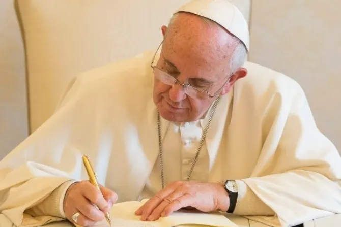 البابا فرنسيس يكتب