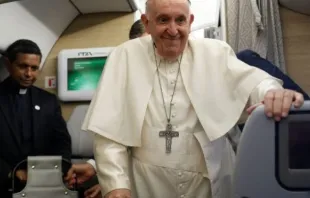 البابا فرنسيس في طريق عودته من زيارته كندا Provided by: Vatican Media