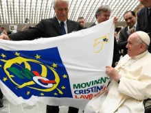 البابا فرنسيس يلتقي أعضاء «الحركة المسيحيّة للعمّال» في الذكرى السنويّة الخمسين لتأسيسها