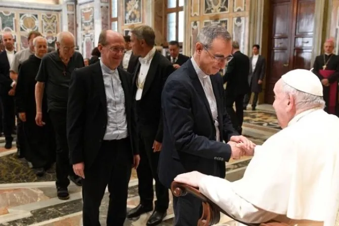 البابا فرنسيس يلتقي أعضاء جمعيّة الأساتذة والمختصّين في الليتورجيا