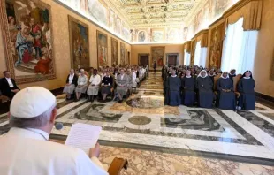 البابا فرنسيس يلتقي المشاركات في المجمع العام لراهبات القديسة بريجيدا والمرسلات الكومبونيّات Provided by: Vatican Media