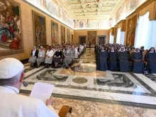 البابا فرنسيس يلتقي المشاركات في المجمع العام لراهبات القديسة بريجيدا والمرسلات الكومبونيّات