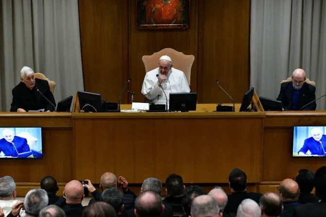 البابا فرنسيس يلتقي المشاركين في الجمعيّة العامّة لاتحاد الرؤساء العامّين