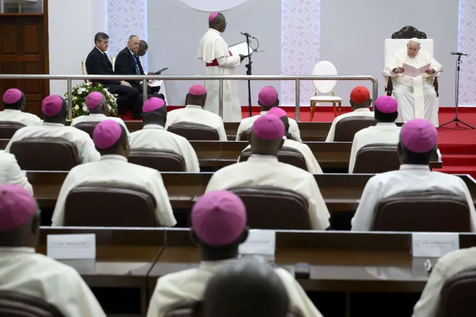 البابا فرنسيس يلتقي الأساقفة قبيل مغادرته الكونغو الديمقراطيّة-2