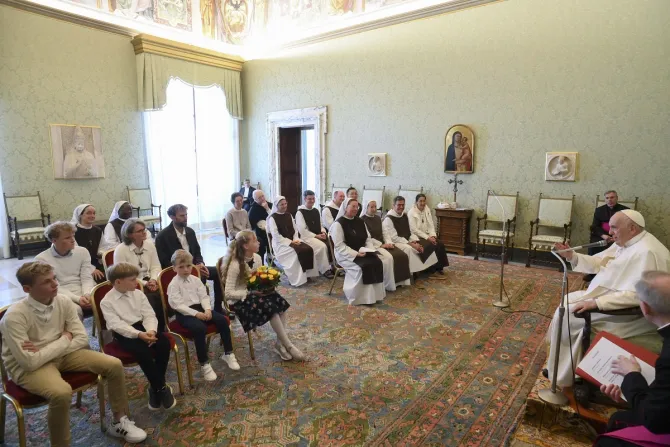 البابا فرنسيس يلتقي اليوم جماعة التطويبات في الفاتيكان-3