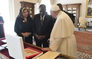 البابا فرنسيس يلتقي رئيس جمهوريّة ساحل العاج Provided by: Vatican Media