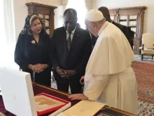 البابا فرنسيس يلتقي رئيس جمهوريّة ساحل العاج